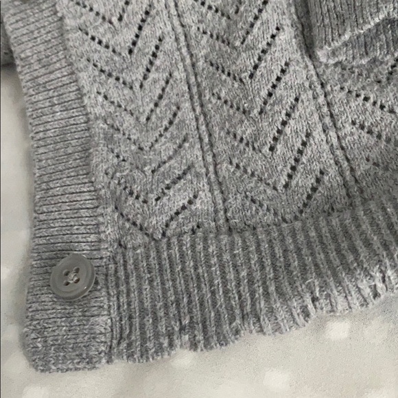 ~Gap-2018 Pullover Button up in Grey~ - Picture 4 of 4